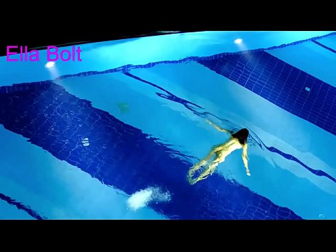 ❤️ Abdi teu tiasa ngeureunkeun nonton, pirang ngora bray ngojay buligir di ELLA bolt Resort kolam renang ️ ngan porno di urang ❤