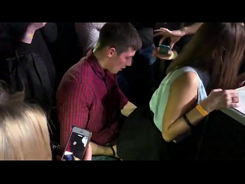 ❤️ Sex nyata dina nightclub Rusia. gadis Rusia 18 taun heubeul dina anus jeung heunceut fucked di nightclub a ️ ngan porno di urang ❤