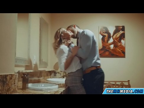 ❤️ Nalika pirang busty seduces anjeun dina restroom umum ️ ngan porno di urang ❤